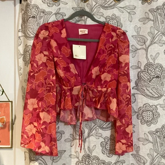 Showpo. Size: 4 Pink Floral Flowy Blouse - Picture 2 of 7